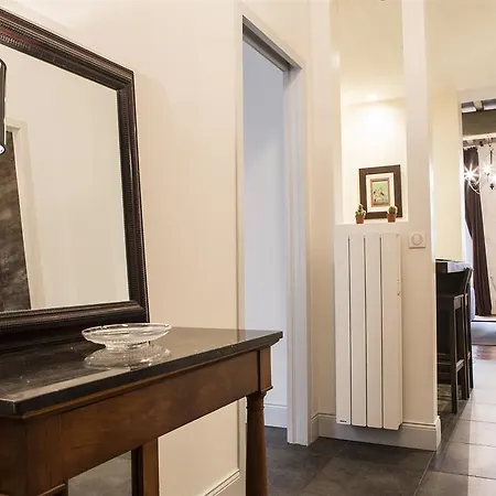 Descazeaux Apartment